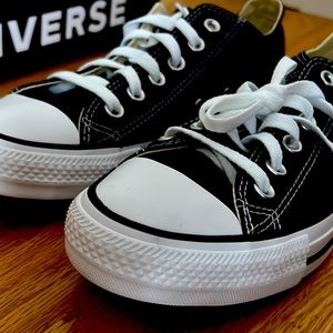 Chuck Taylor All-Star Converse Black Low-top Unisex Sneakers Size 7M/9W